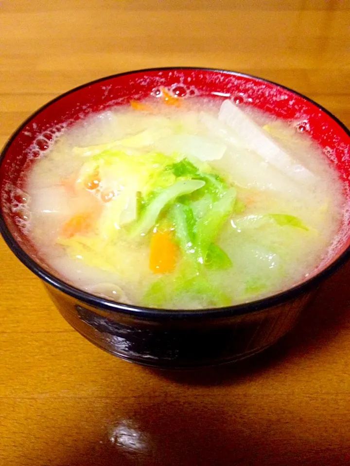 ホッコリするね😊白菜の味噌汁🍲|まいりさん