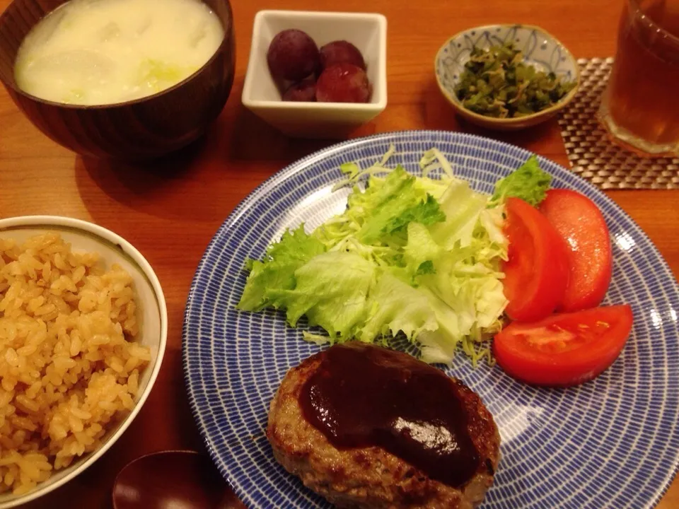 10/28 夕飯♪ ハンバーグ カブの葉ジャコ炒め  カブと白菜のクリームスープ 鯛飯|ikukoさん