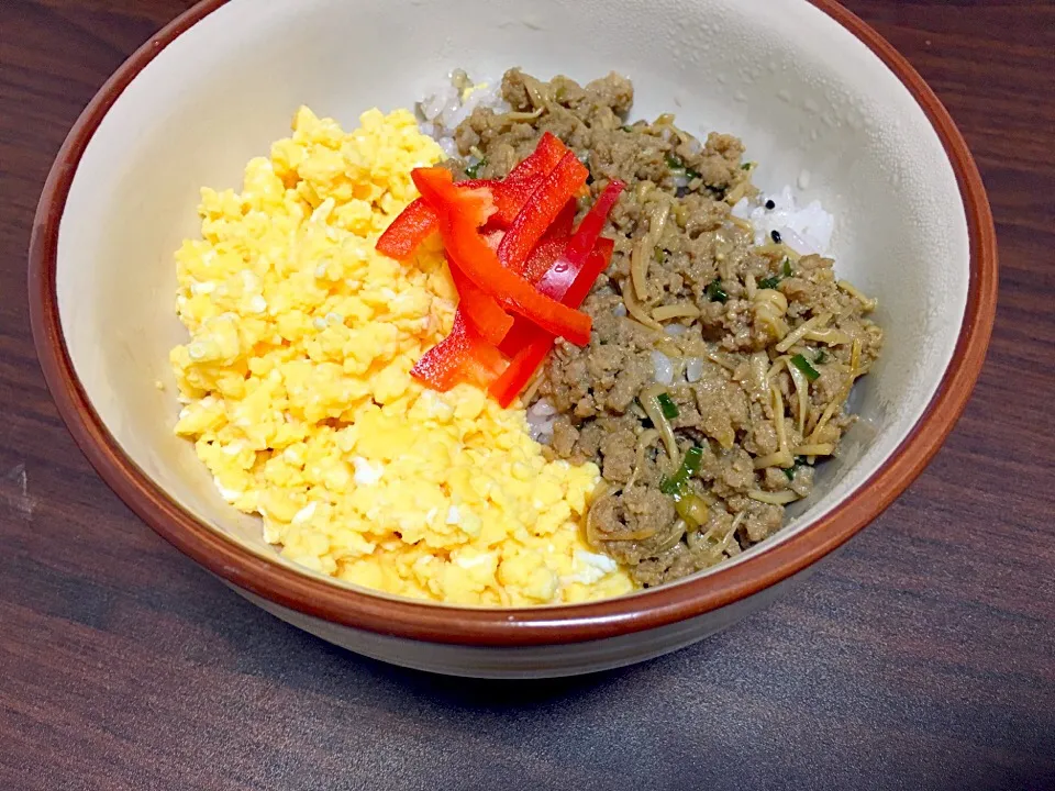 Snapdishの料理写真:鶏そぼろ丼＊|naomiさん