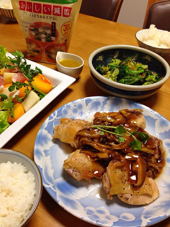 今日の夕食
*鳥もも肉の照り焼き風
*ブロッコリーのおかか和え
*柿とラフランスとクレソンのサラダ
*ハナマルキ かるしお おいしい減塩よりどり6食|Yu Yu mamaさん