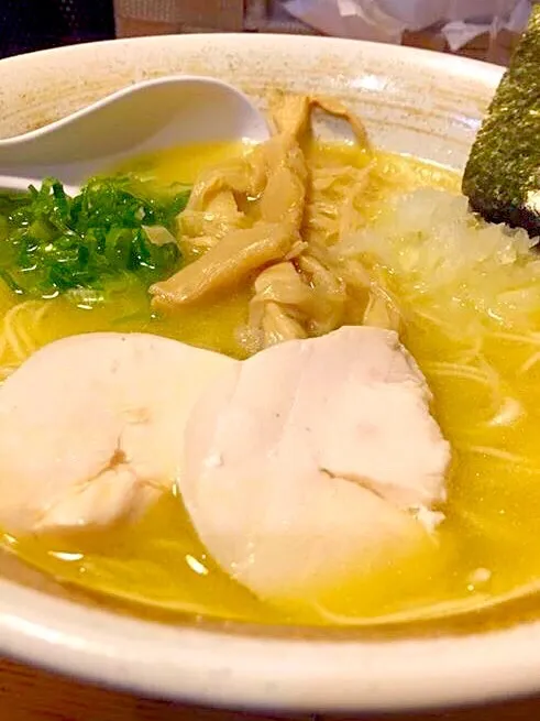 塩ラーメン  鶏のスープと塩の加減が実にイイ！|zeroweb_bossさん