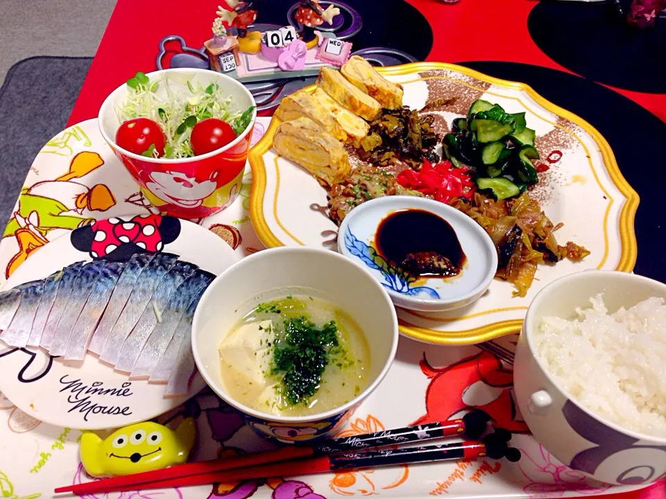 Snapdishの料理写真:きゃべつかいわれぷちとまとさらだ
はーぶさば
しんまいごはん
たまごやきなっとうきゅりのつけものたかなのつけものべにしょうがはくさいこまつなしーちきんに|ミッキーまうすさん