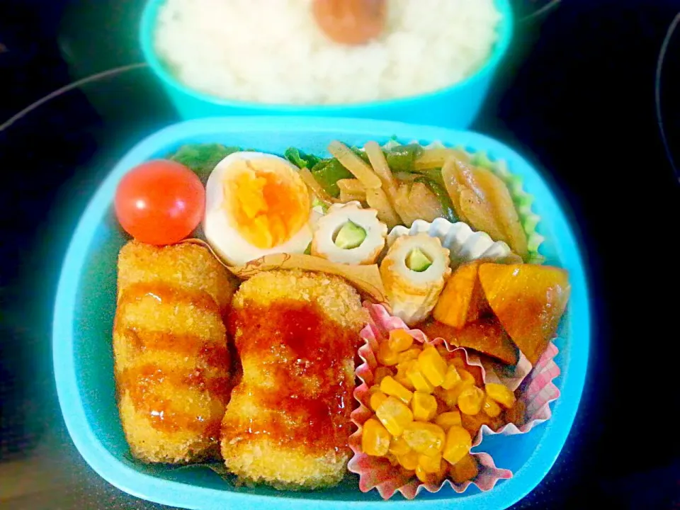 Snapdishの料理写真:カニクリームコロッケ弁当|なべちゃんさん