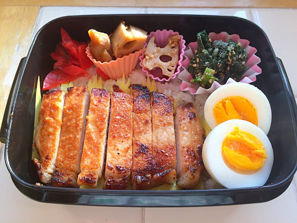 Snapdishの料理写真:豚ロース味噌漬け弁当(´◡`๑)|cotocotoさん