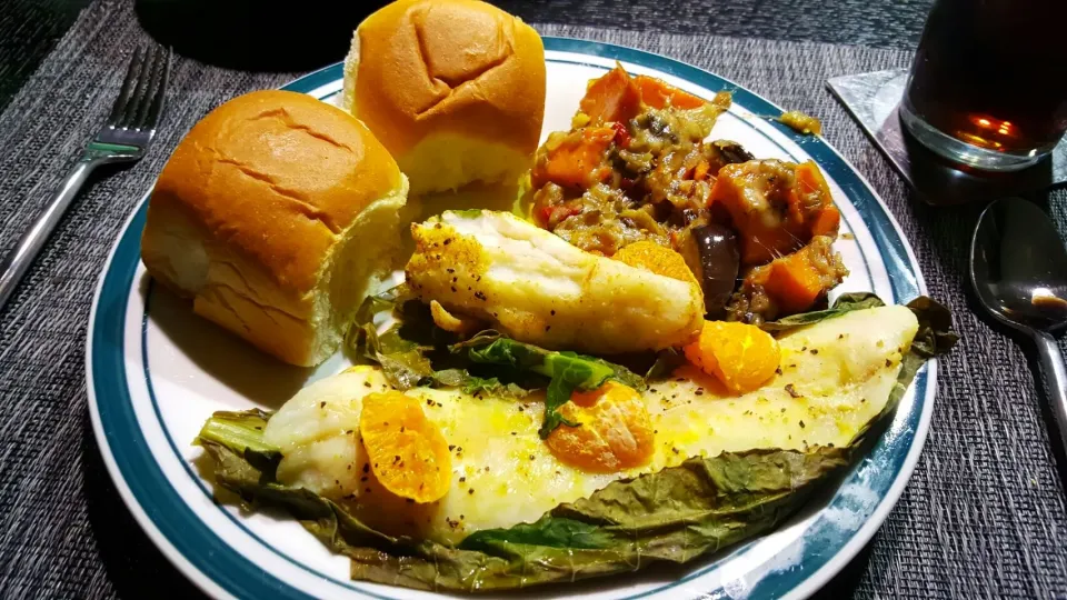 Tangerine lemon pepper fish, egg plant sweet potatoes topped with parmigian cheese and Hawaiian bread|Louis Rodriguezさん