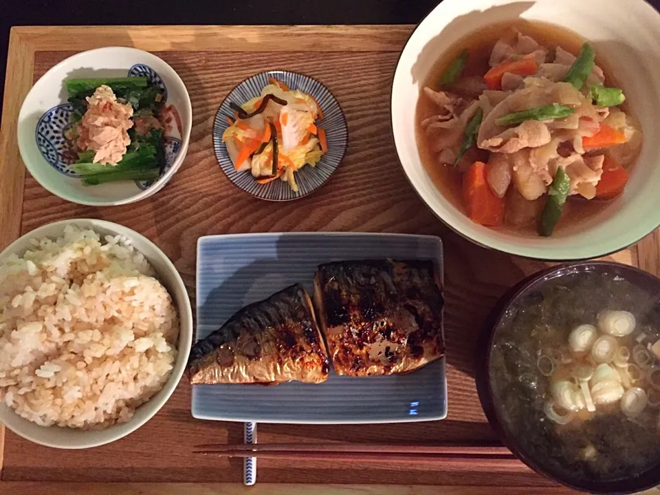 ⭕️焼き鯖
⭕️肉じゃが
⭕️小松菜のおひたし
⭕️白菜の浅漬け
⭕️豆腐とあおさのお味噌汁|ayumiさん