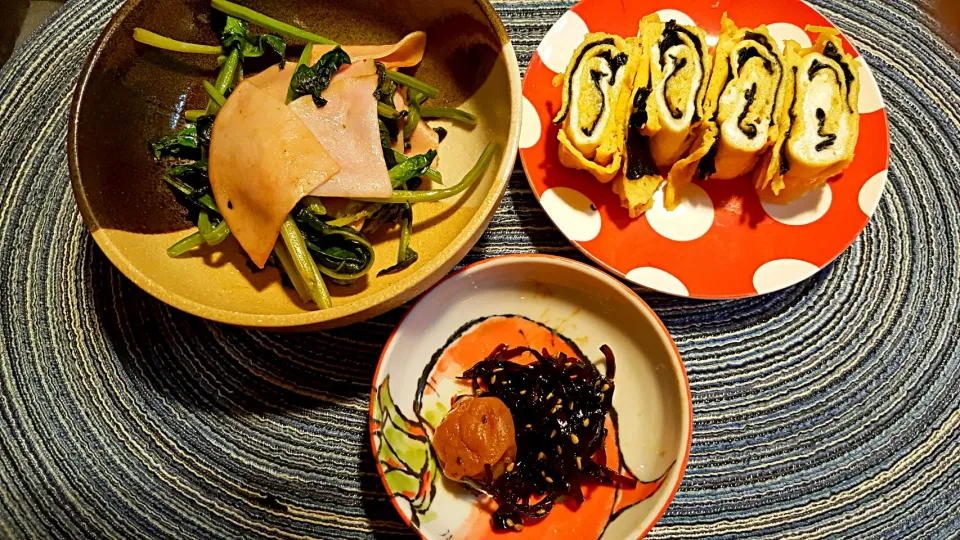 夜食。ほうれん草マヨ炒めとのり卵。|エリカさん