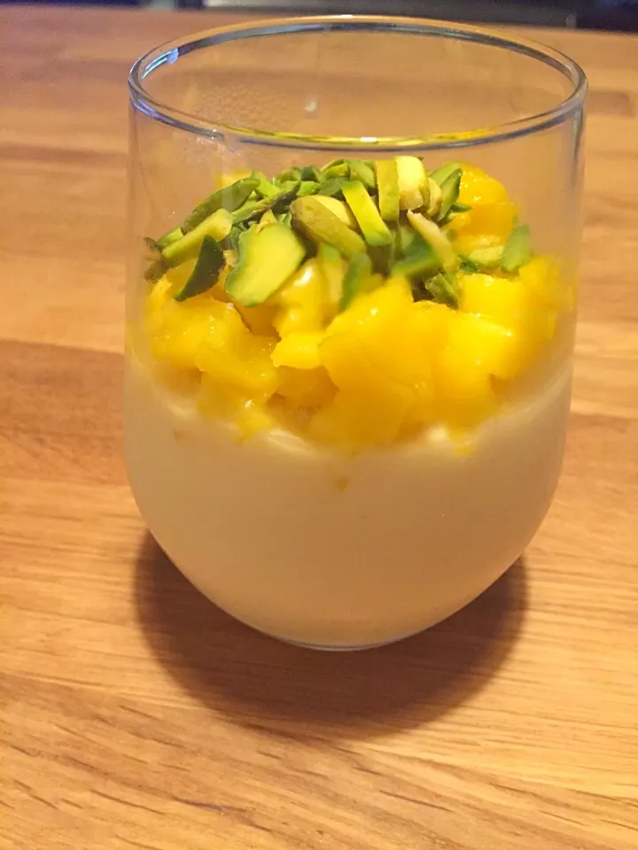 Mango Posset with Pistachios|Souad Mokdadさん