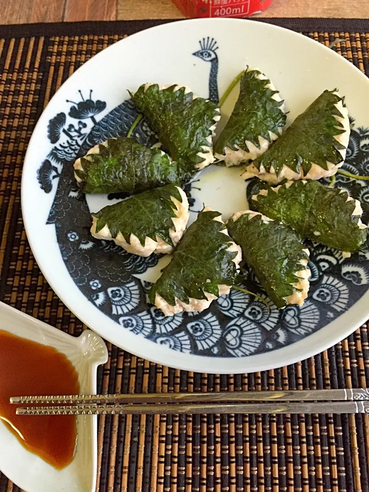 鶏ひき肉のしそ包み焼|青山金魚さん