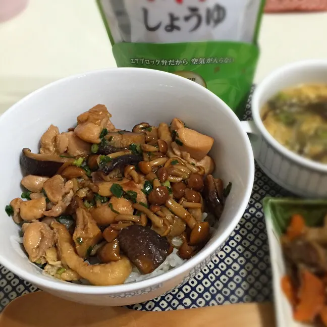 Snapdishの料理写真:なめこ鶏丼|きょこもかさん