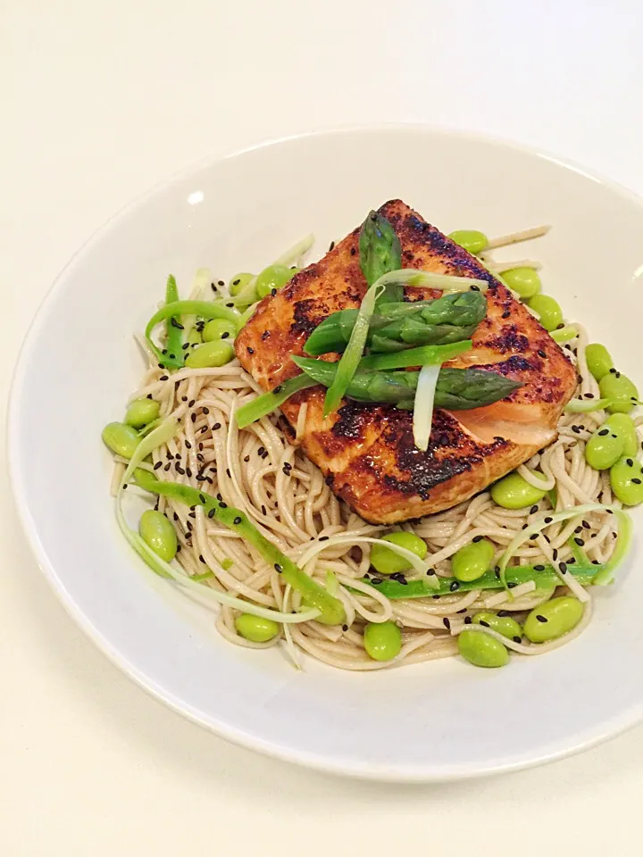 Miso glazed salmon with edamame & asparagus buckwheat noodles|12Dragonさん