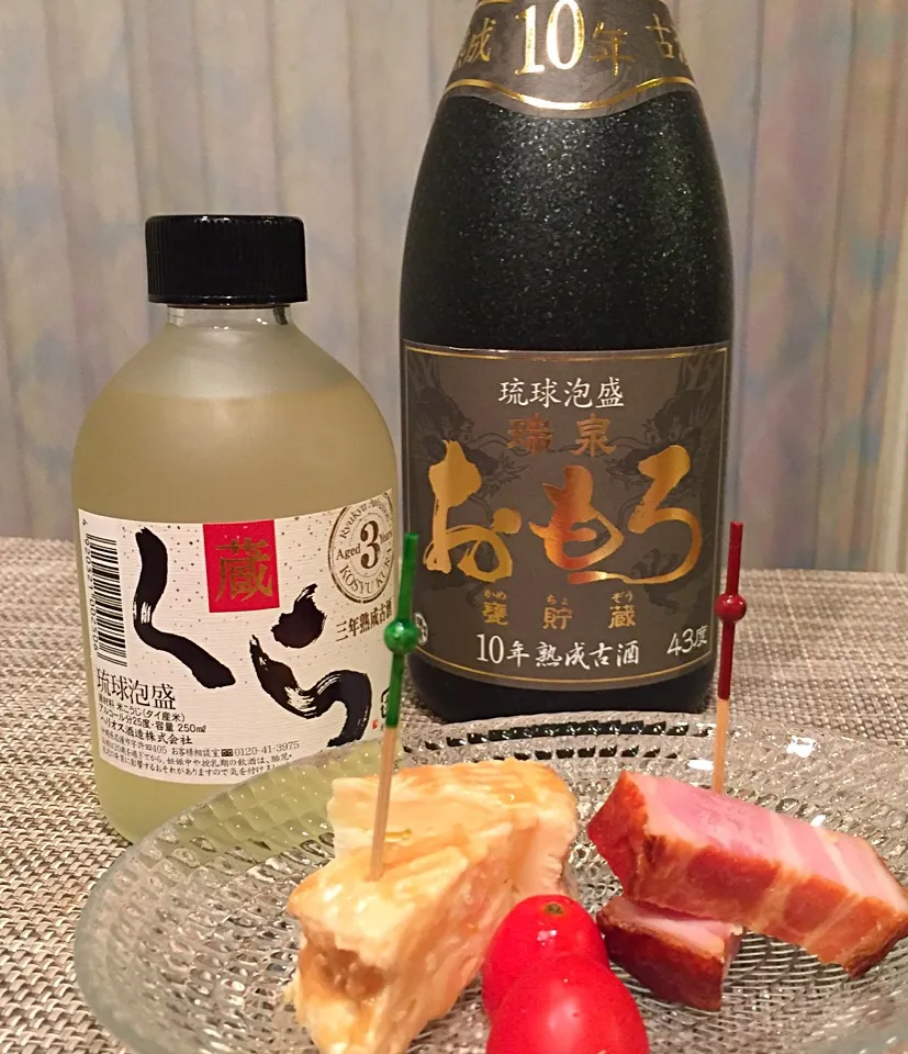 Snapdishの料理写真:琉球泡盛  飲み比べ ‼️
くら  3年熟成25度  
おもろ 10年熟成43度|俺俺さん