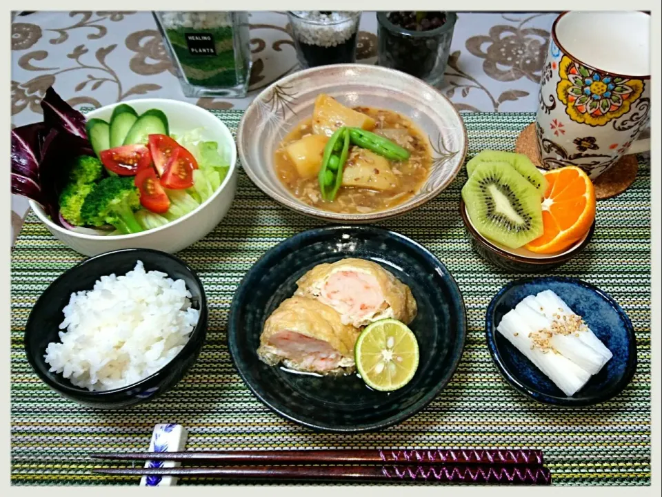 肉じゃが
あげの海老擂り身煮
長芋短冊
サラダ
フルーツ|misaさん