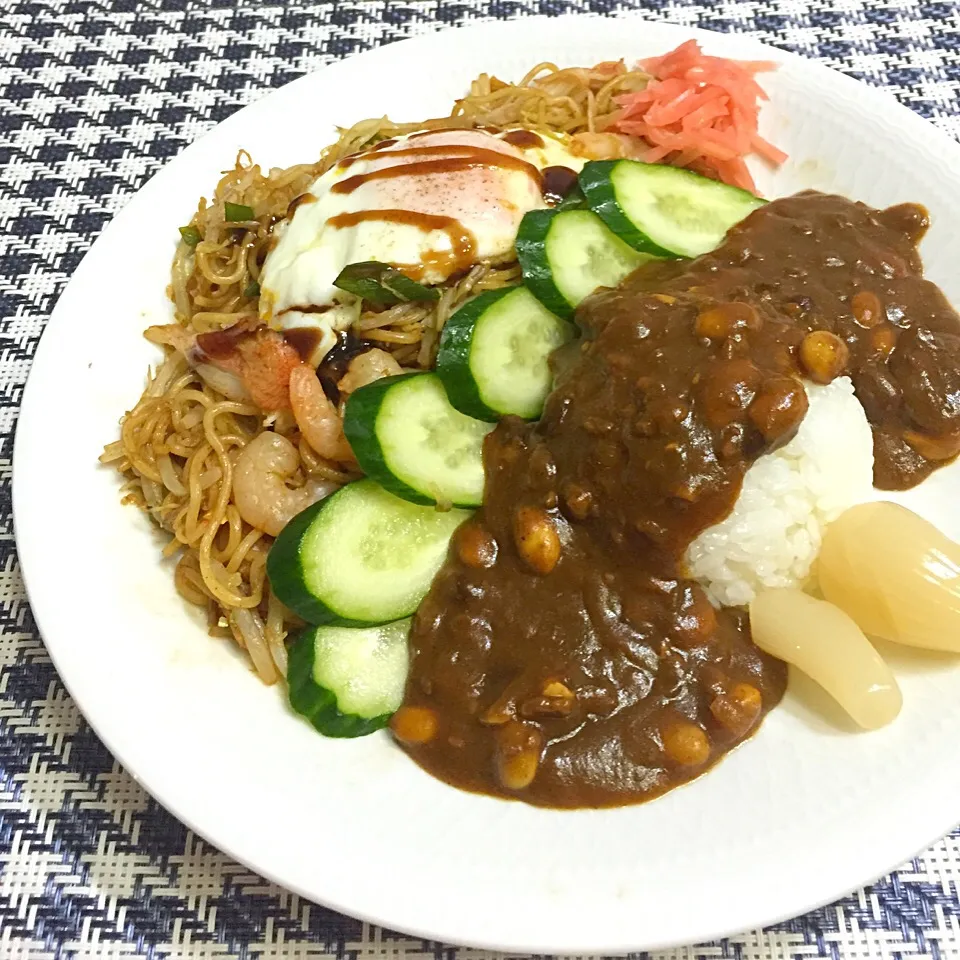 焼きそばとカレーの相盛り💕|marron(まろん)さん