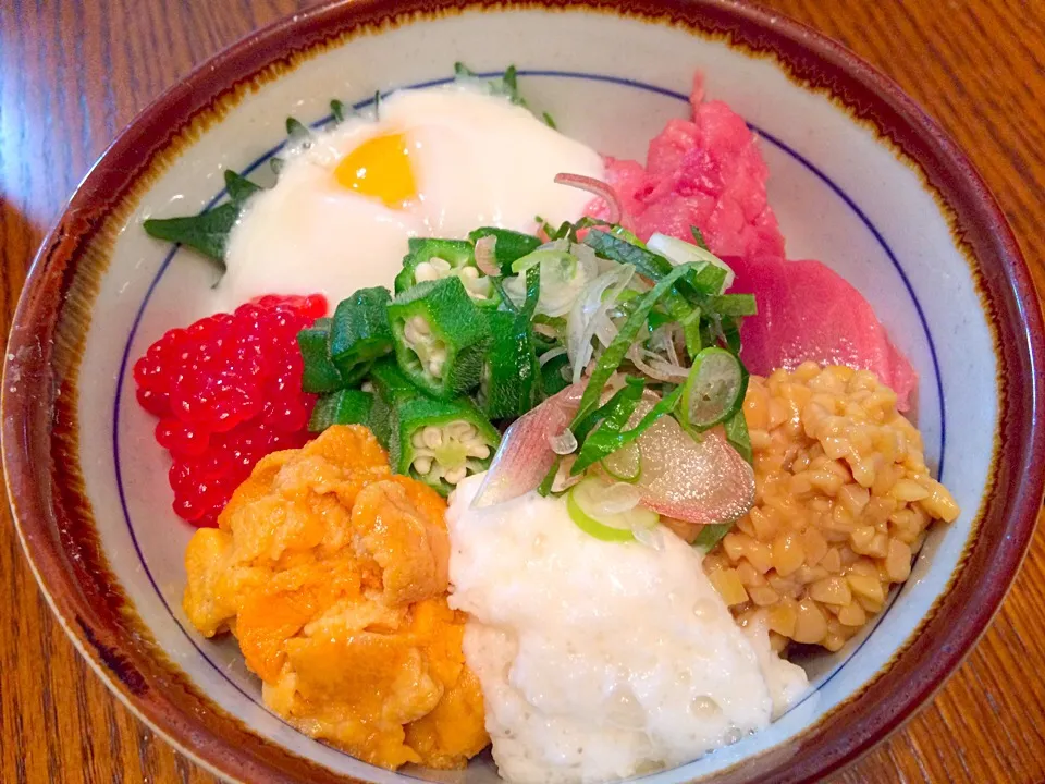 Snapdishの料理写真:ねばとろ海鮮丼🐟|おかっぴーさん