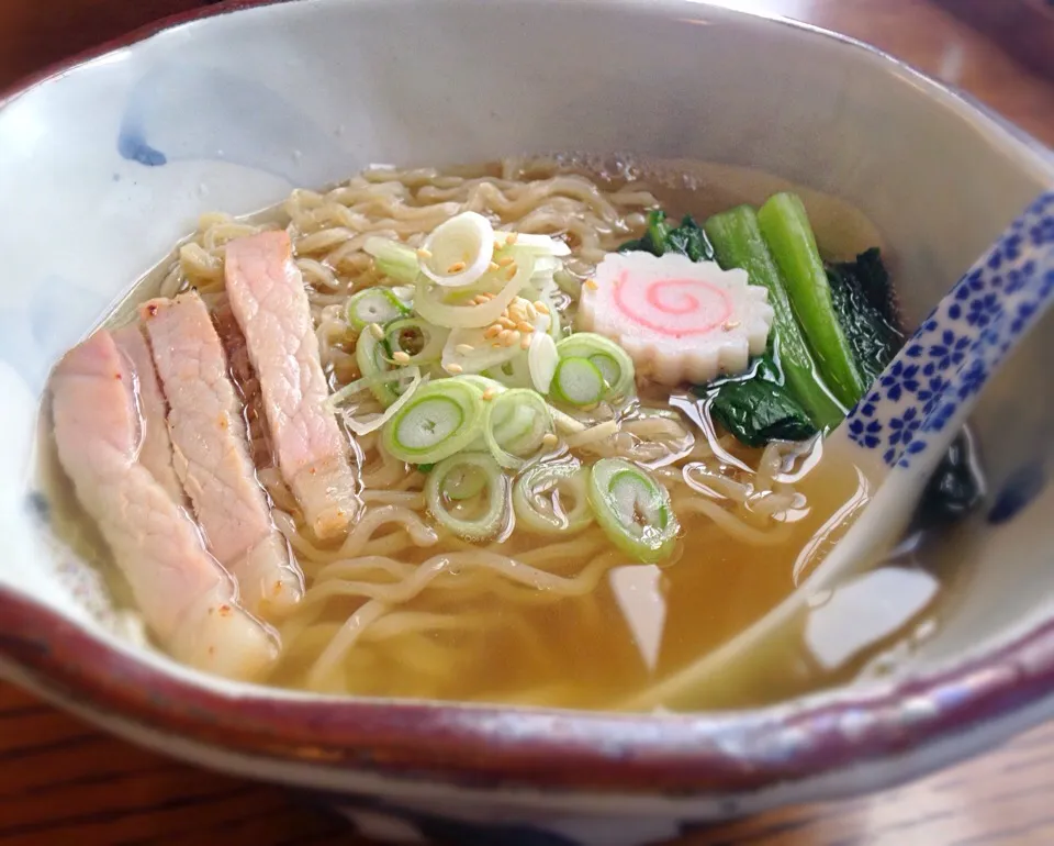 営業マンの昼ごはん 塩煮干拉麺|ぽんたさん