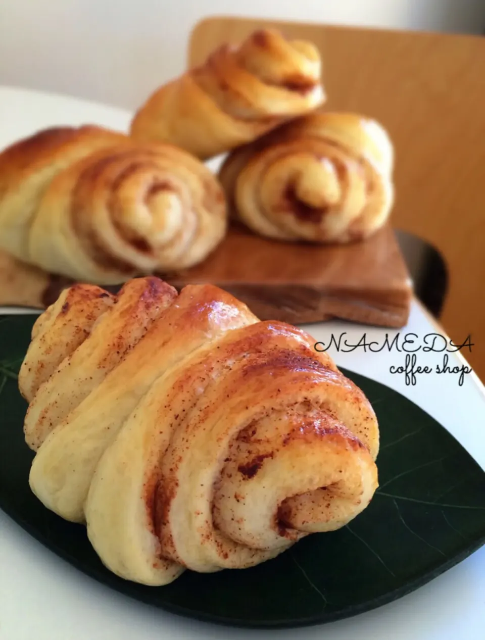 ナメダ珈琲店・本日の茶菓子はシナモンロールʕ-̼͡-ʔ🌀|七海さん