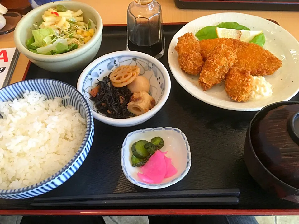 カキ、白身魚フライ定食|Agaricusさん