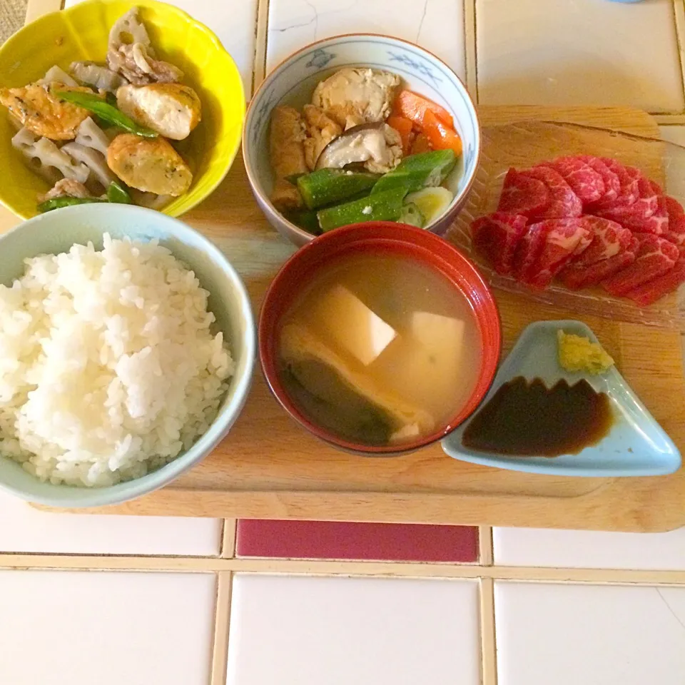 白米☆豆腐とほうれん草のお味噌汁☆馬刺し☆オクラと厚揚げさっと煮☆がんもと蓮根の煮物(ﾉ)´∀｀(ヾ)|とまこ(*^o^*)さん