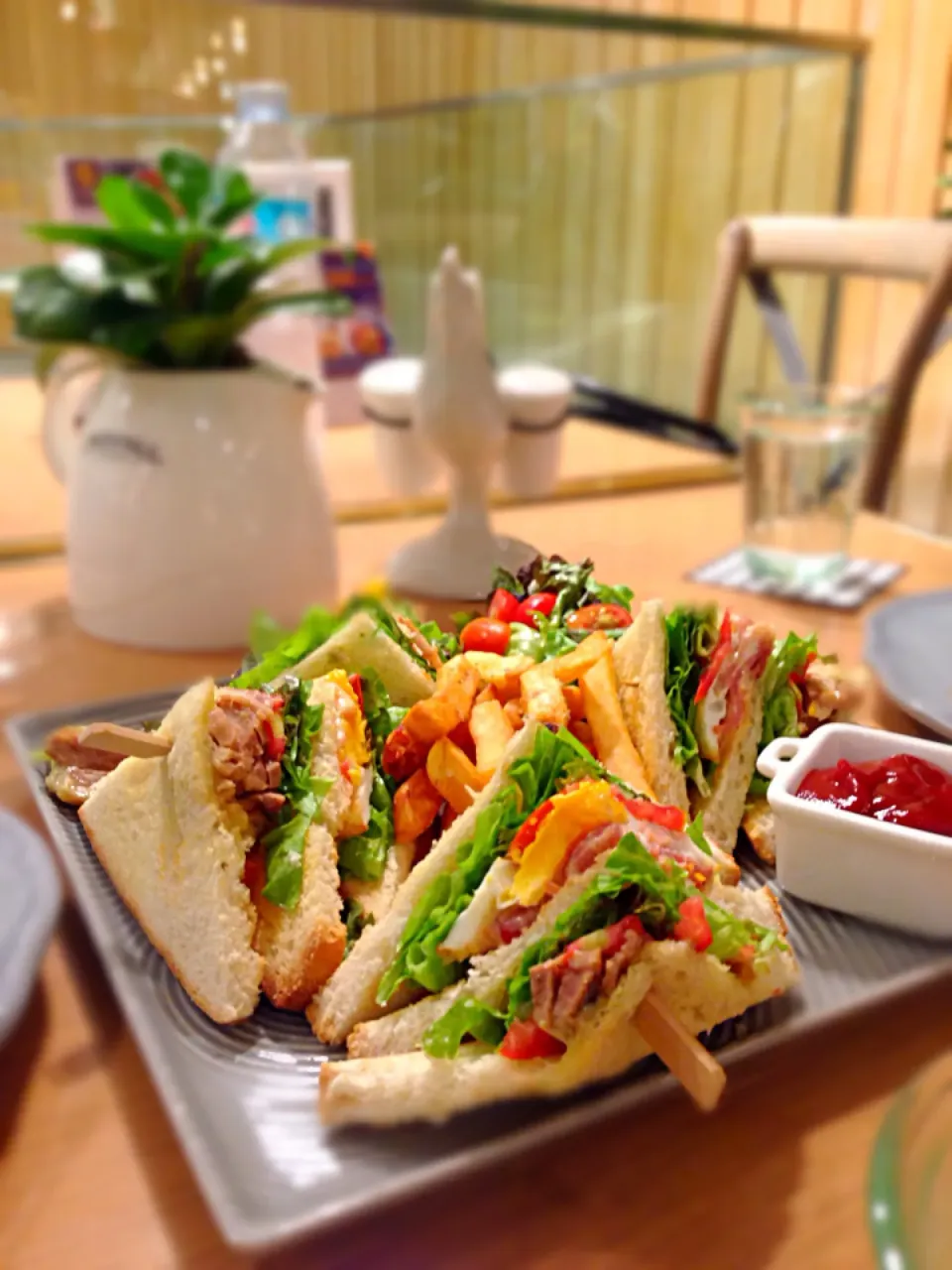 Snapdishの料理写真:Club Sandwich แบบว่าไม่ได้หิวนะ|didi kullawadeeさん