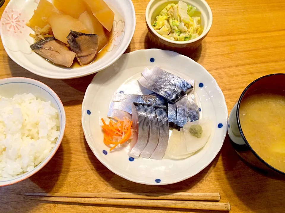 Snapdishの料理写真:ぶり大根&しめ鯖&白菜サラダをおかずに☆和定食|pigmegさん