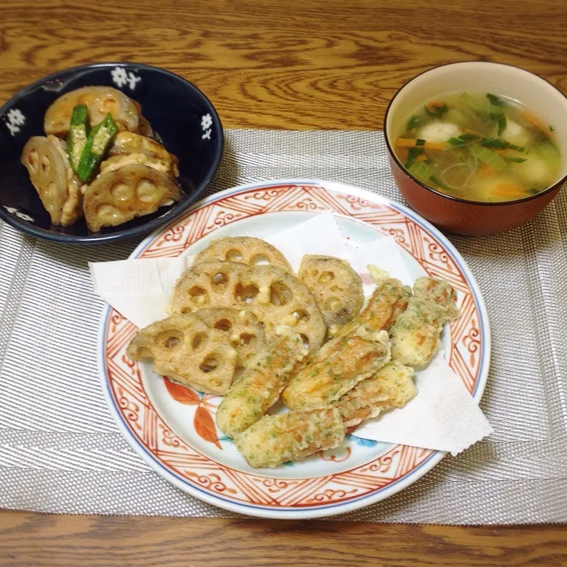 Snapdishの料理写真:レンコンの鶏つくねはさみ焼き・鶏玉と春雨の中華スープ・レンコンの天ぷらとちくわの磯辺揚げ|美也子さん