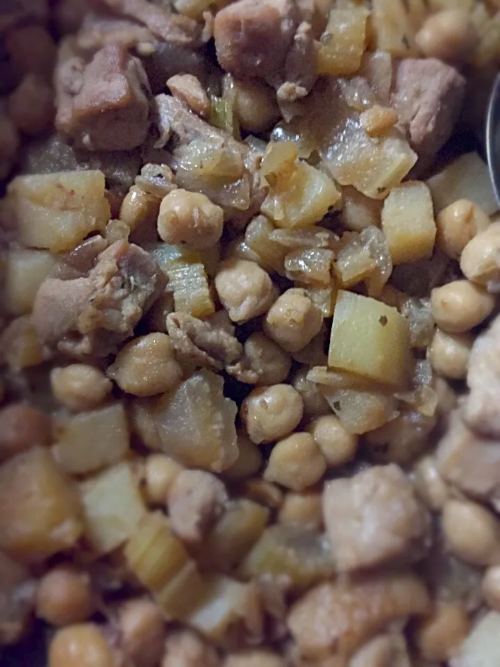 鶏肉とひよこ豆の白ワイン煮|えりなんぼーさん