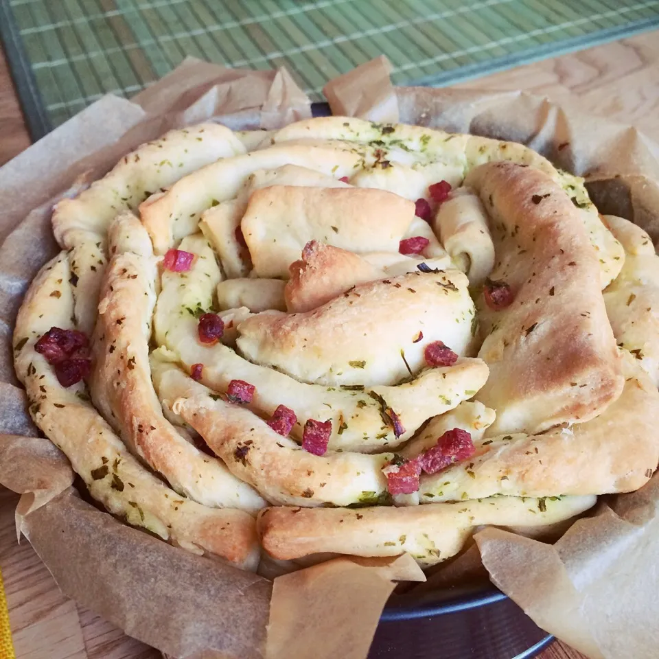 roasted flower bread with herbal butter and smoked ham 🌸|CatzeMDさん