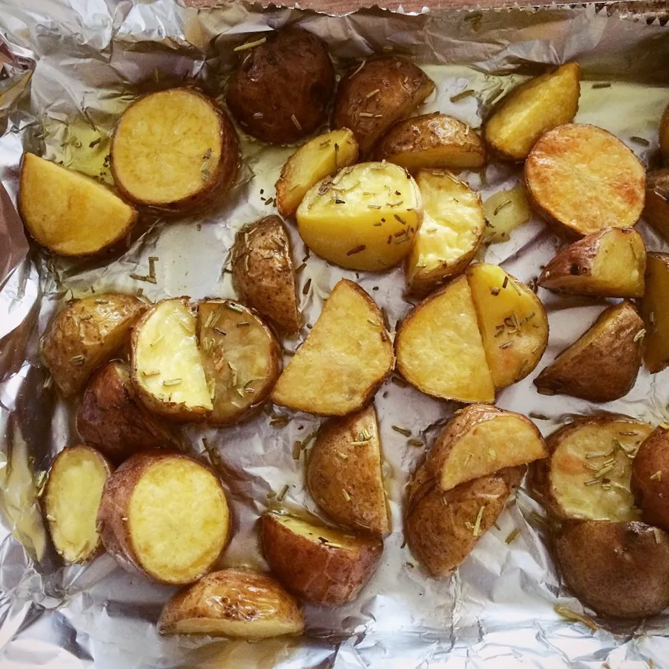 roasted rosmary potatoes with extra virgin olive oil 🌱|CatzeMDさん