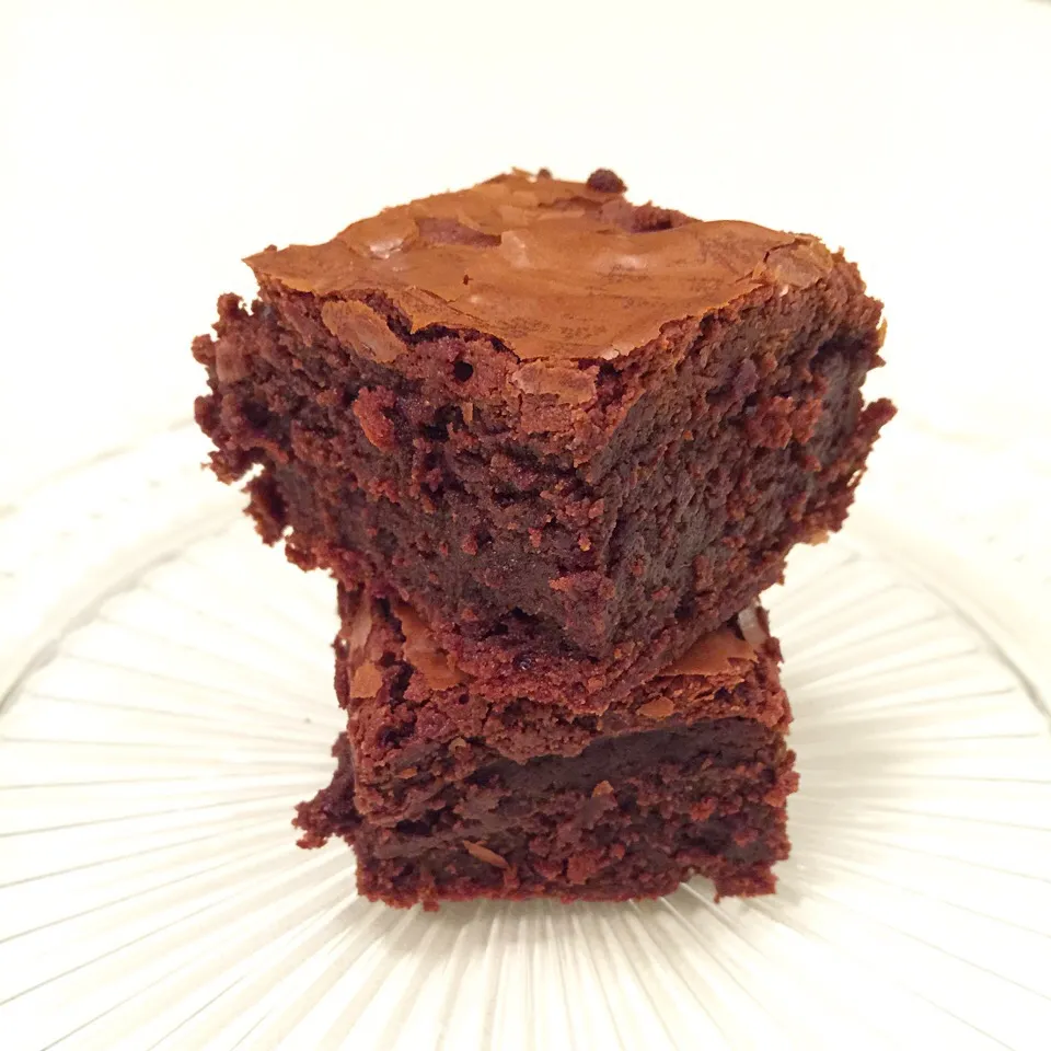 Snapdishの料理写真:Chewy fudgy brownies with crinkly top|12Dragonさん