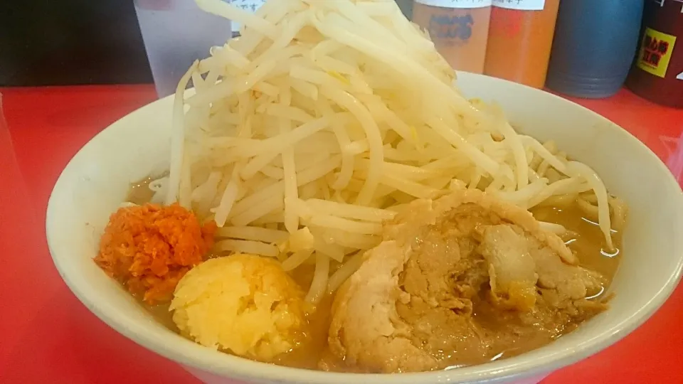 Snapdishの料理写真:用心棒Ⅱ階 の 西早稲田祭ワンコインラーメン+ヤサイちょいマシ+ニンニク+辛ショウ ＠西早稲田|大脇さん