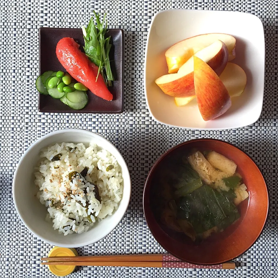 わかめご飯✴︎小松菜と油揚げのお味噌汁✴︎明太子✴︎シナノゴールド♡|airyⓂ︎さん