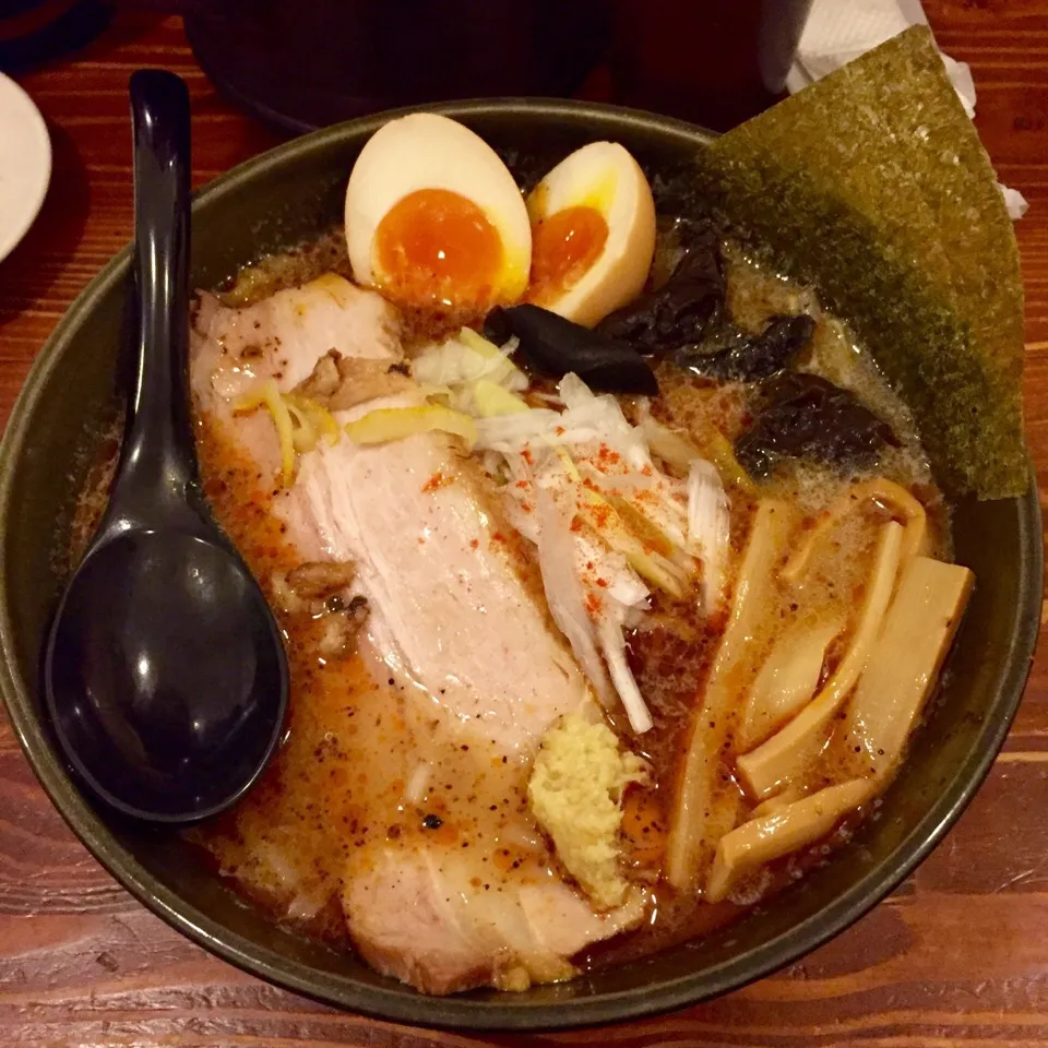 みその 札幌らーめん共和国店 シビレ味噌ラーメン 燻製味付玉子入り|カウンター嬢さん