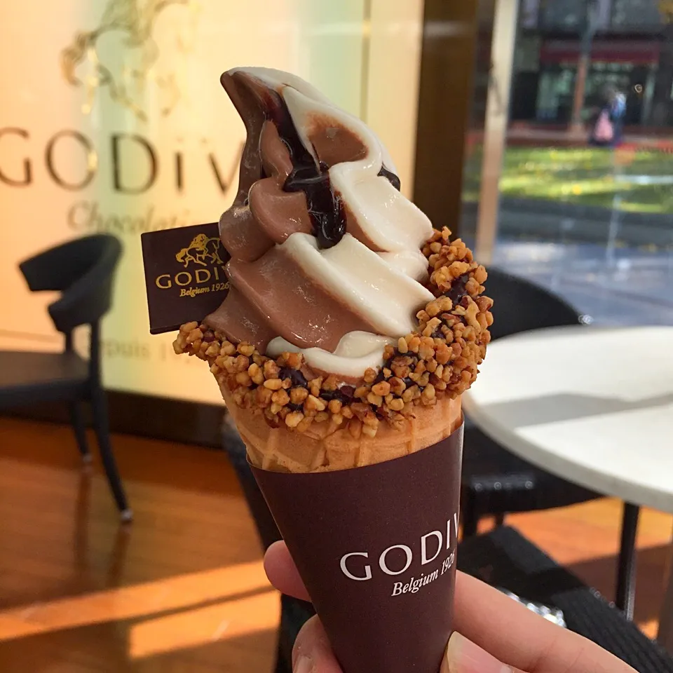 GODIVA ミックスチョコレートソフトクリーム|カウンター嬢さん