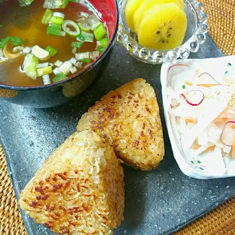 「かるしお　おいしい減塩よりどり6食」を使ってみたSnapdishの料理・レシピ写真:ハルさんのおかか焼おにぎり♪