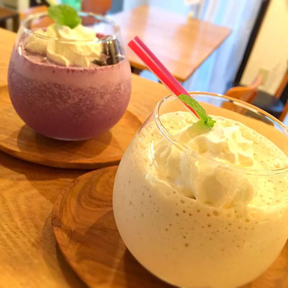 Snapdishの料理写真:バナナとブルーベリーのスムージー|Plantscafeさん