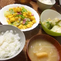 Snapdishの料理写真:レタスとふわふわ卵の炒め物|あいみさん