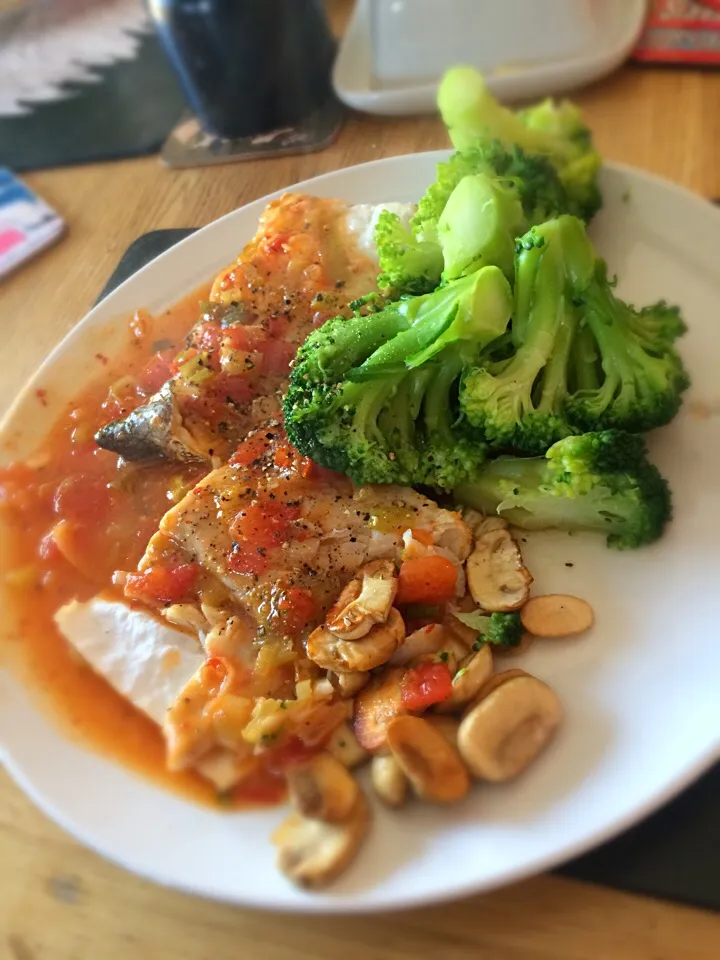 Mediterranean baked fish|Niamh Moylanさん