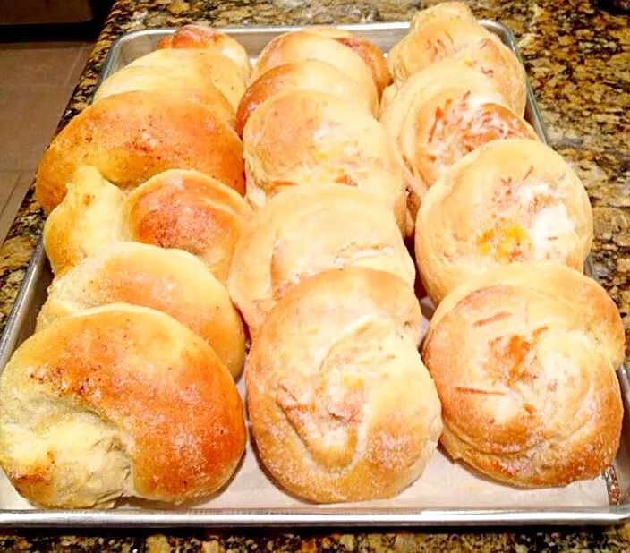 Snapdishの料理写真:Fresh home-made "ensaymada." Filipino s favorite snacks. Good with morning and afternoon breaks. Mmm yummy! 😋😋😋|Alma's Home Kitchenさん