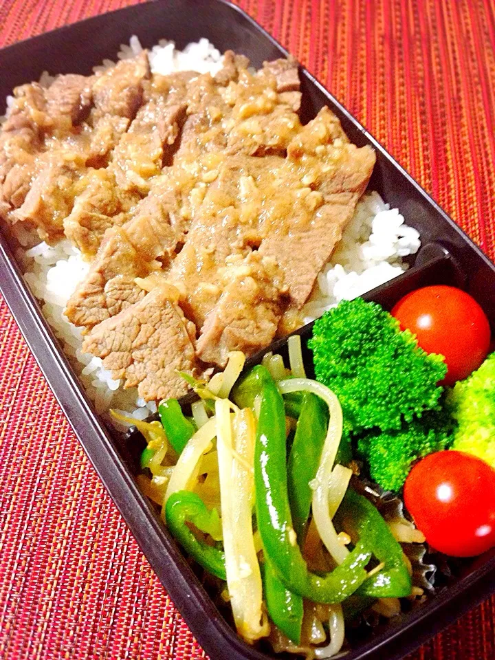 高1息子弁当〜
ステーキ丼╭( ･ㅂ･)و ̑̑|じゅんけさん