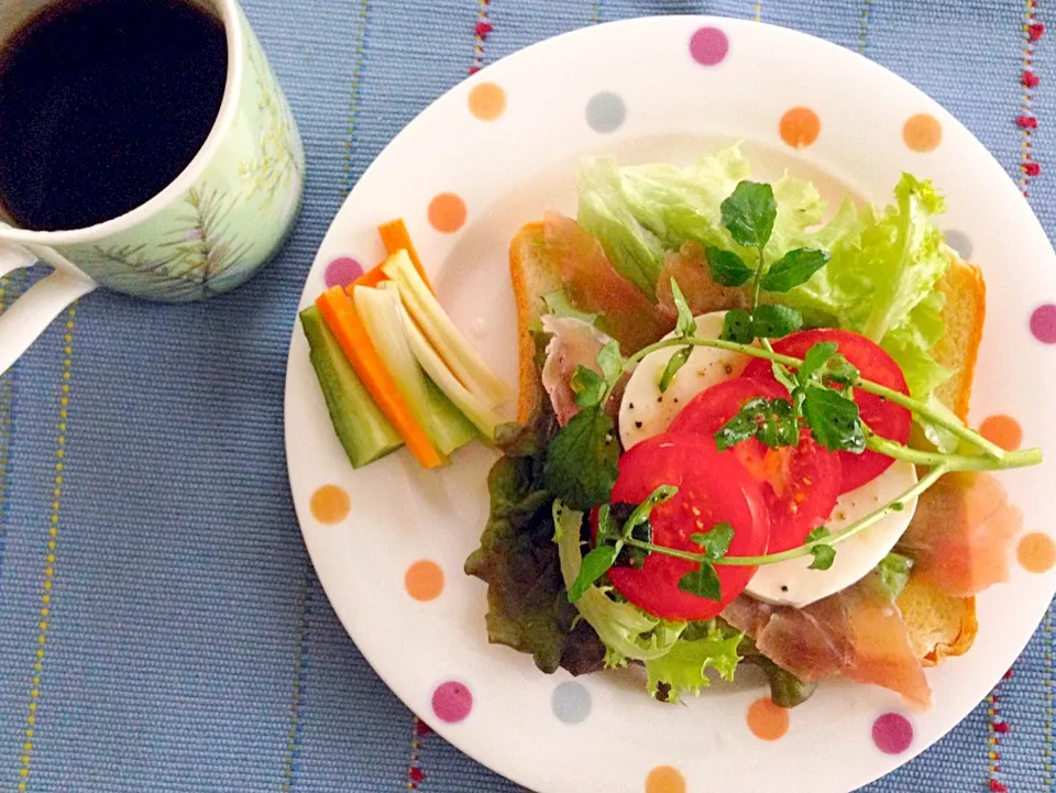 今日のモーニング😊 カプレーゼ風オープンサンド|Yu Yu mamaさん