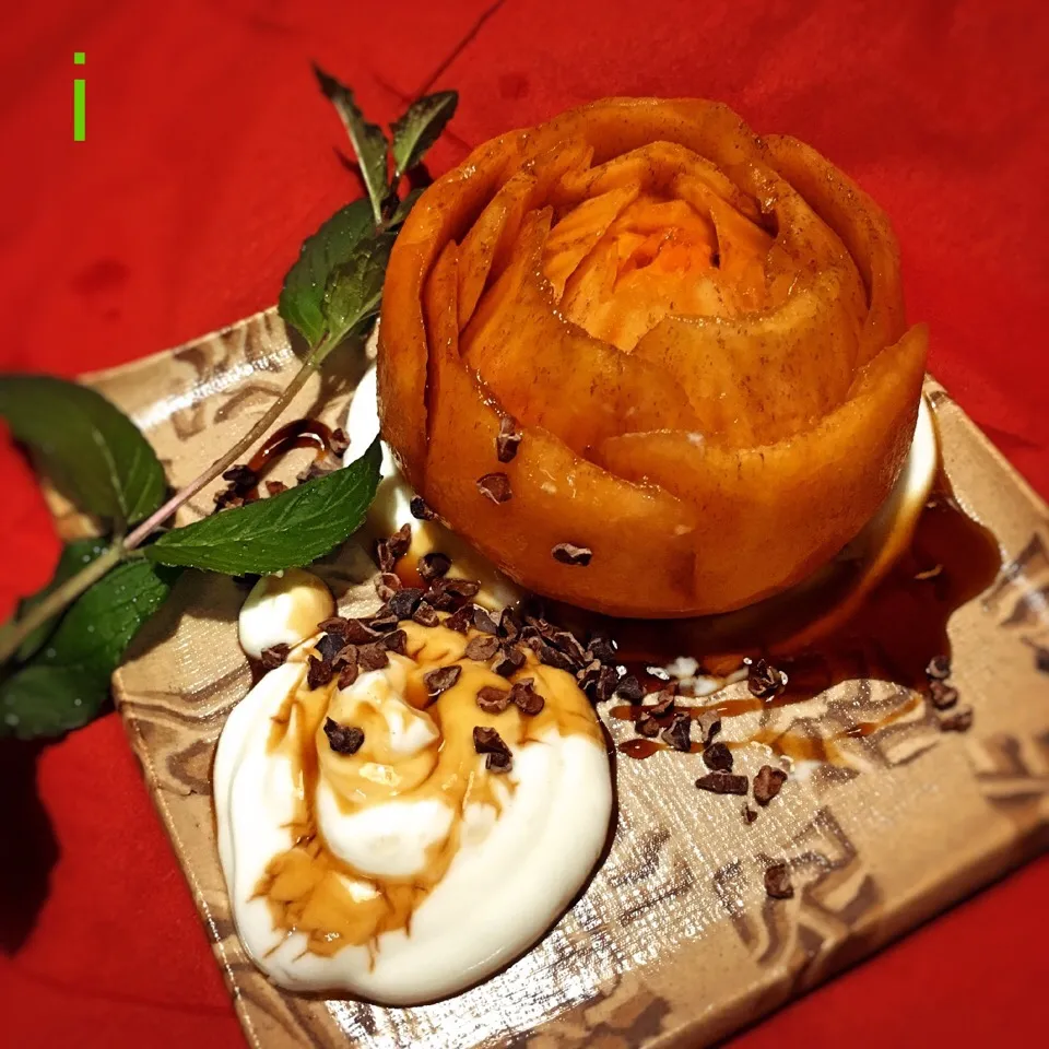 柿のカービング / 黒蜜・btnonちゃんのヨーグルトクリーム・有機カカオニブを添えて 【Carved persimmon / served with brown sugar syrup, yoghurt cream and organic cocoa nibs】|izoomさん