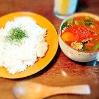 Snapdishの料理写真:ほうれん草とチキンのスープカレー(*^^*)|ニイロハルナさん