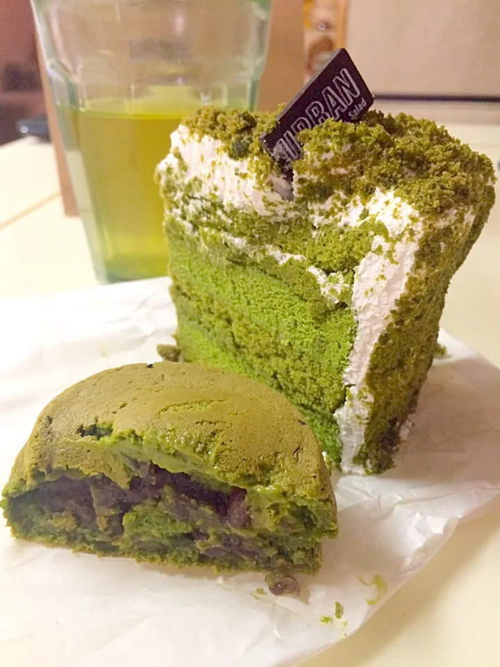 Snapdishの料理写真:Green Tea Red Bean Pancake, Green Tea Cream Cake & Green Tea🍵🍵🍵|willklhさん