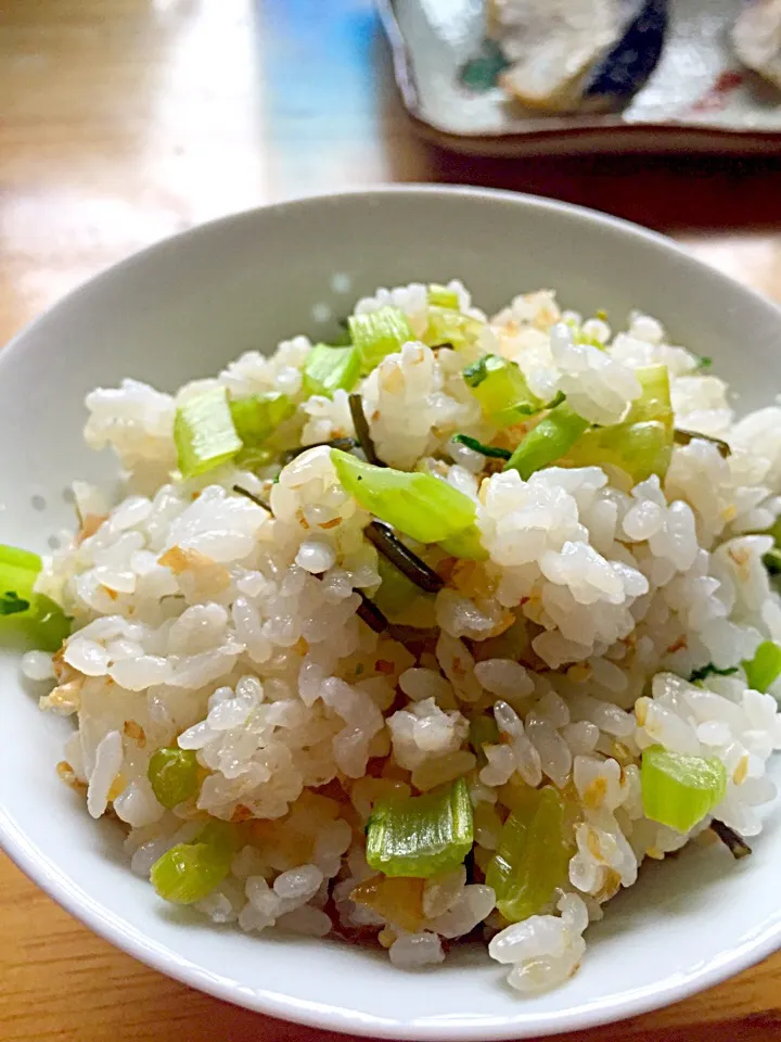 大根の葉のふりかけでまぜご飯🍚|にゃんべるさん