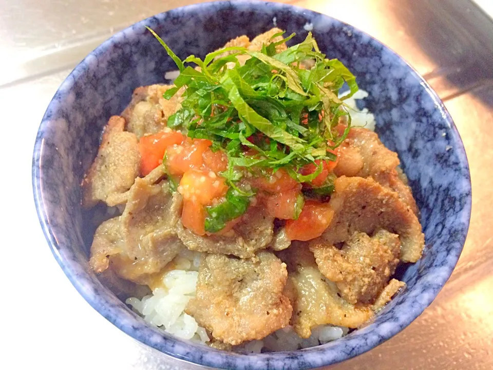 トマトとバジルの豚丼|洋介さん