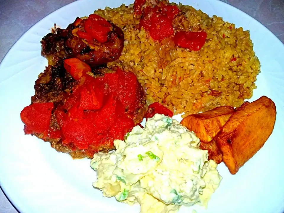 Snapdishの料理写真:Smothered Turkey Pumpkin in Rice Potato Salad and Fried Plantain|Juan Simmsさん