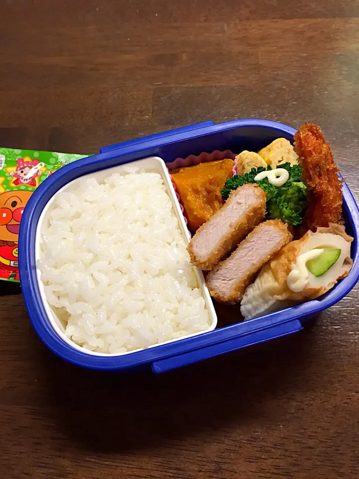 Snapdishの料理写真:えびフライと一口カツ弁当|kiicoさん