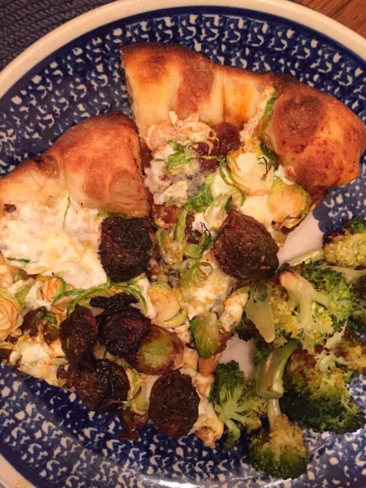 brussels sprout pizza and smoked brocolli|Matthew Cashenさん