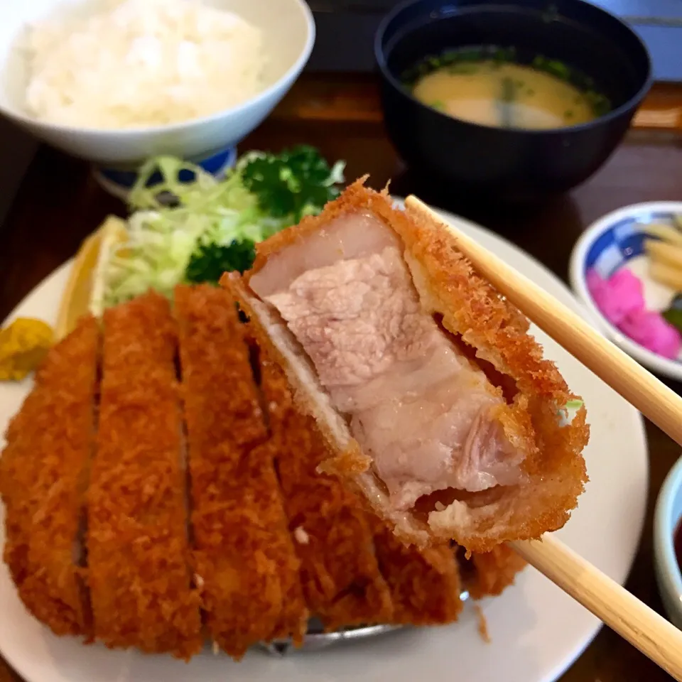 ✨ジャンボカツ定食ブヒー🐽✨|中さんさん